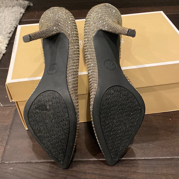 Micheal kors 7.5 Nathalie Flex Black & Gold sparkle pumps - Picture 5 of 8